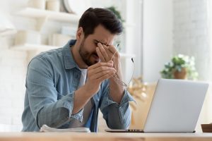 Man suffers from lack of sleep in lockdown