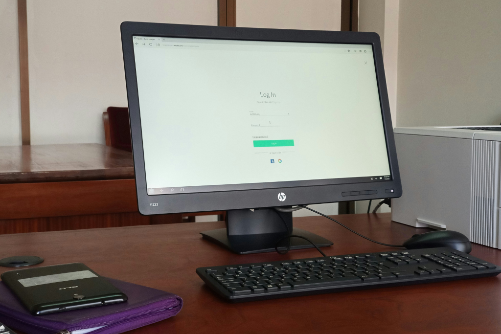 How to position computer monitors for sustainable working