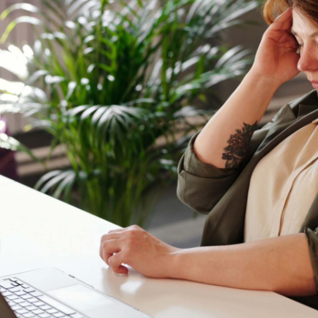 5 ways to improve employee engagement with ergonomics self-assessments and training